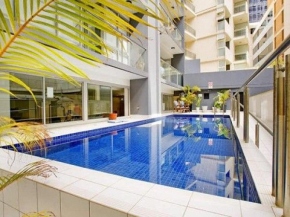 Stylish Studio With Pool & Gym in Heart of Sydney